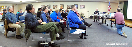 pete-discussing-I-pho#0007